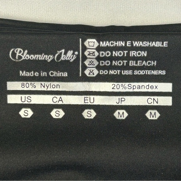 NWT Blooming Jelly Womens Athletic Shorts Sz S Pockets Stretch Biking Gym Black - Picture 13 of 14